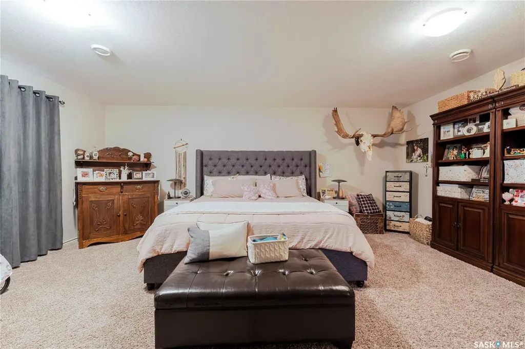 805 4th Avenue NW Moose Jaw SK S6H 3W8