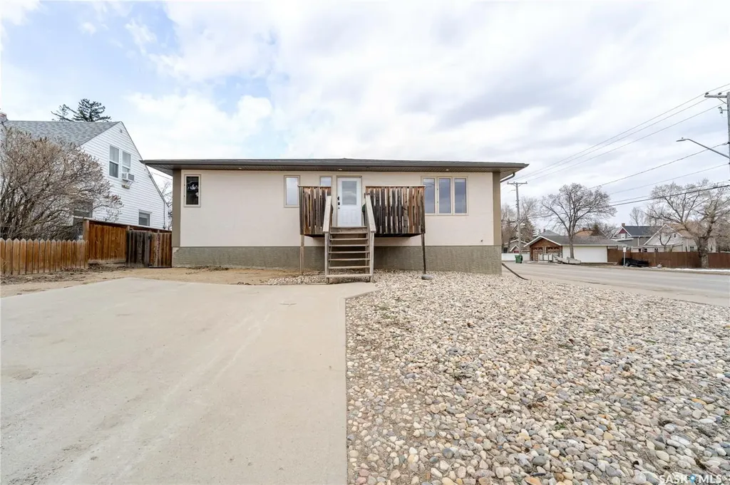 805 4th Avenue NW Moose Jaw SK S6H 3W8