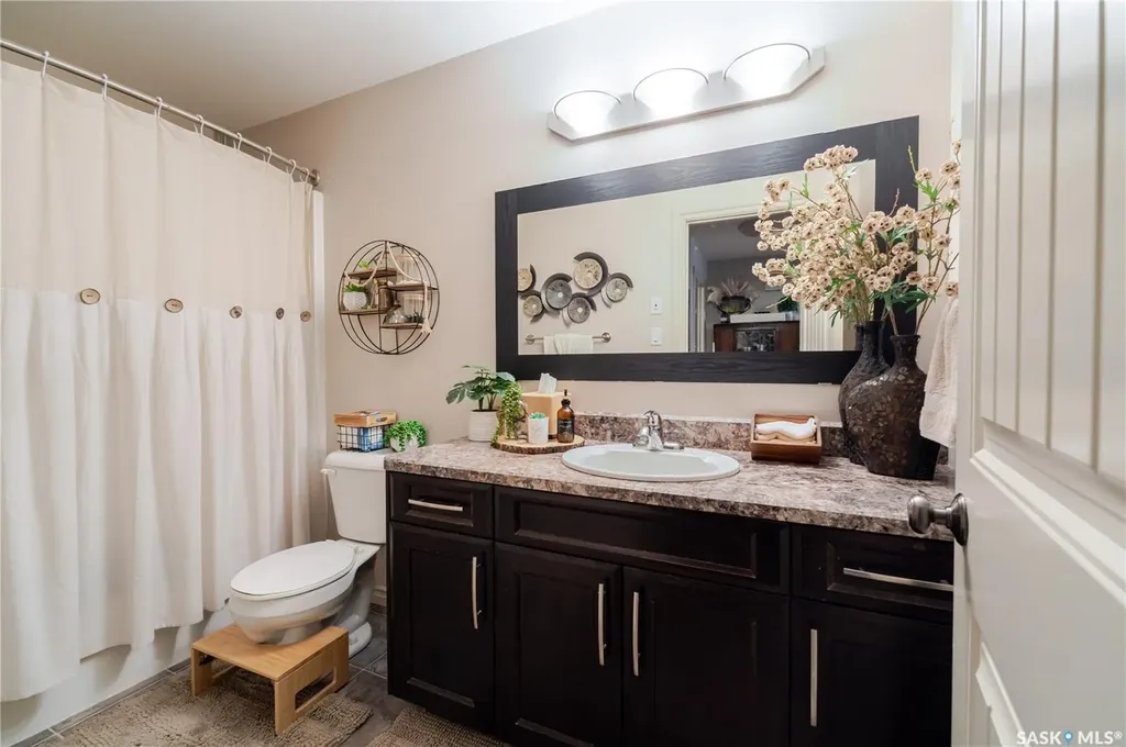 805 4th Avenue NW Moose Jaw SK S6H 3W8