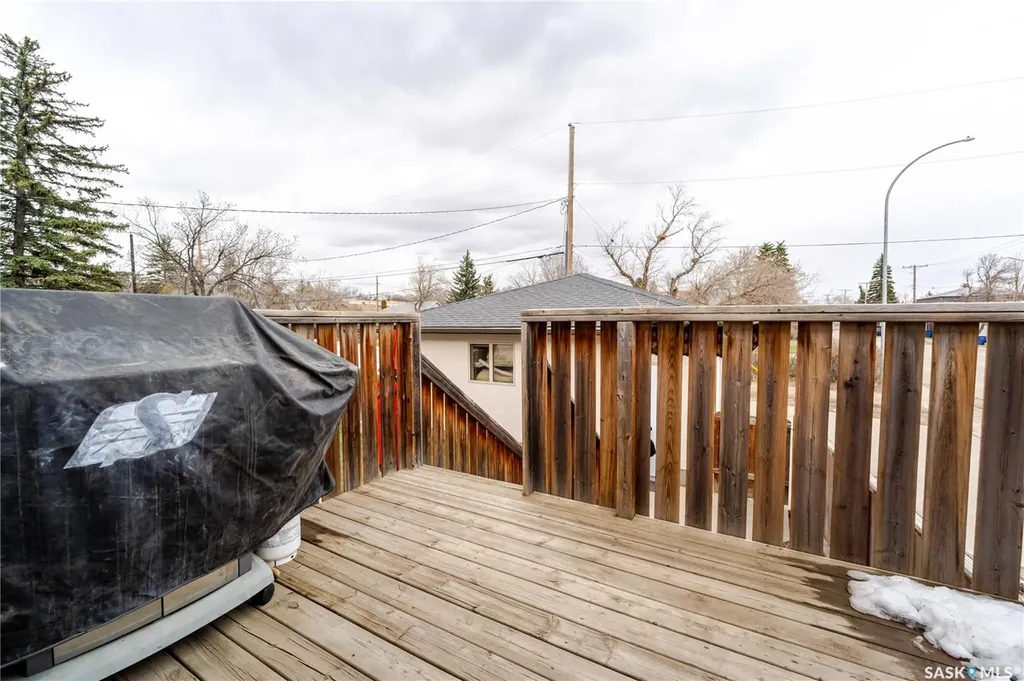 805 4th Avenue NW Moose Jaw SK S6H 3W8