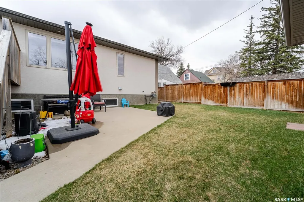 805 4th Avenue NW Moose Jaw SK S6H 3W8