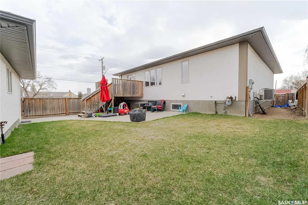 805 4th Avenue NW Moose Jaw SK S6H 3W8