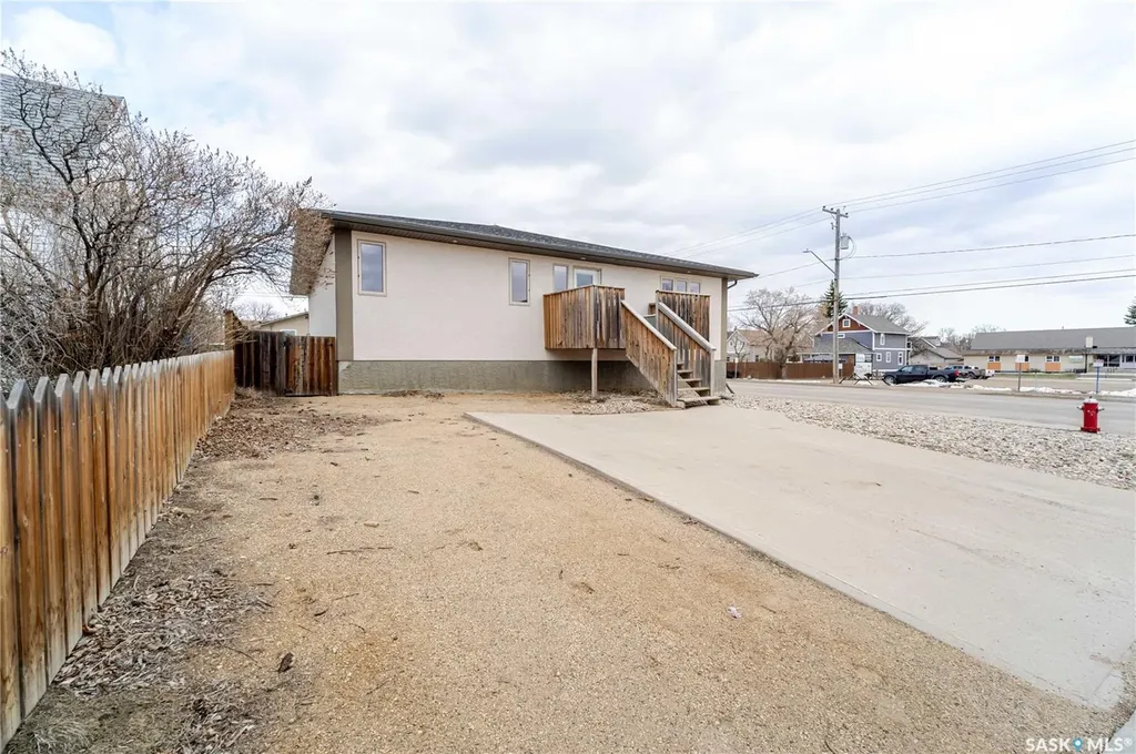 805 4th Avenue NW Moose Jaw SK S6H 3W8