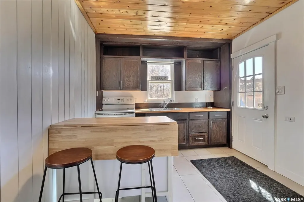 231 Centre Street Regina Beach SK S0G 4C0
