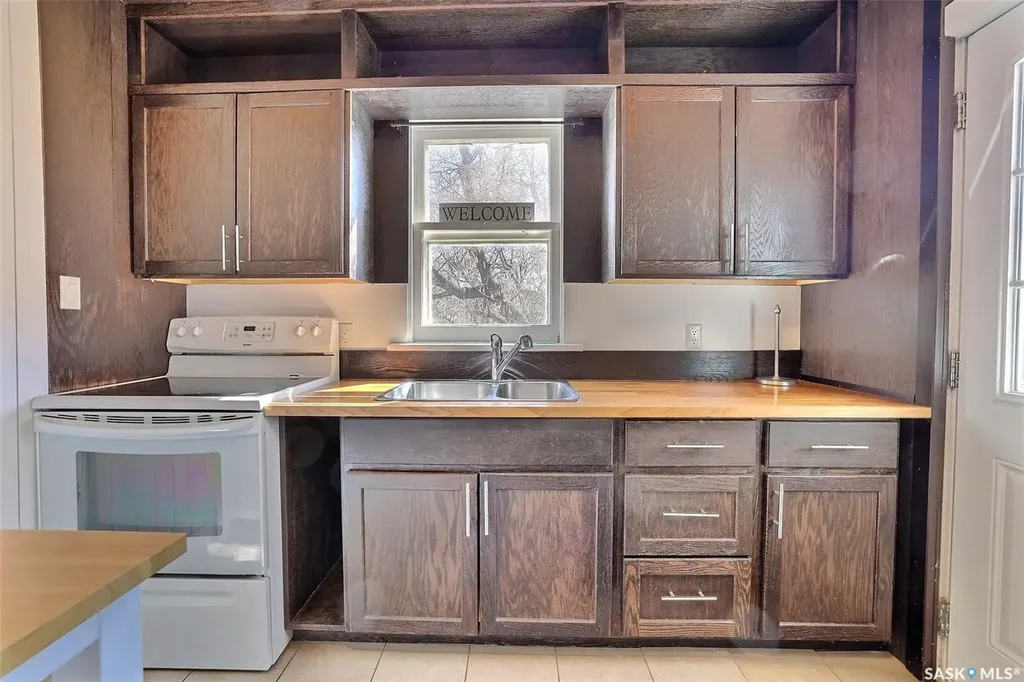 231 Centre Street Regina Beach SK S0G 4C0