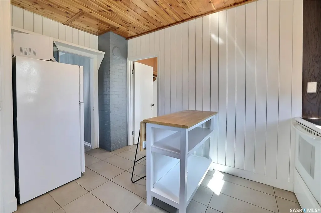 231 Centre Street Regina Beach SK S0G 4C0