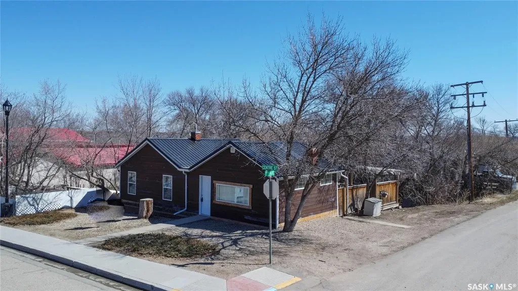 231 Centre Street Regina Beach SK S0G 4C0