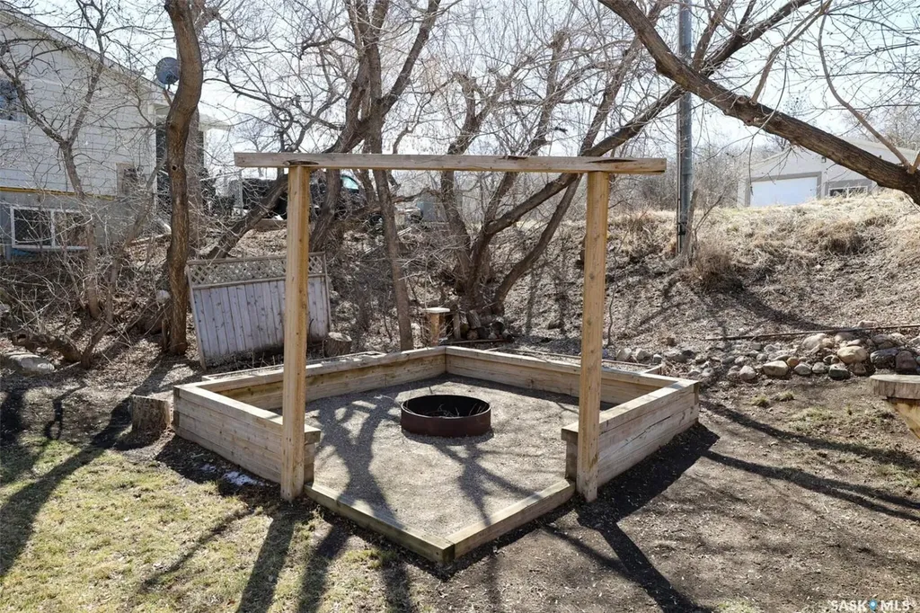 231 Centre Street Regina Beach SK S0G 4C0