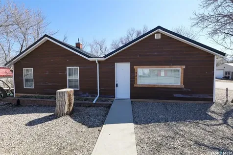 231 Centre Street Regina Beach SK S0G 4C0