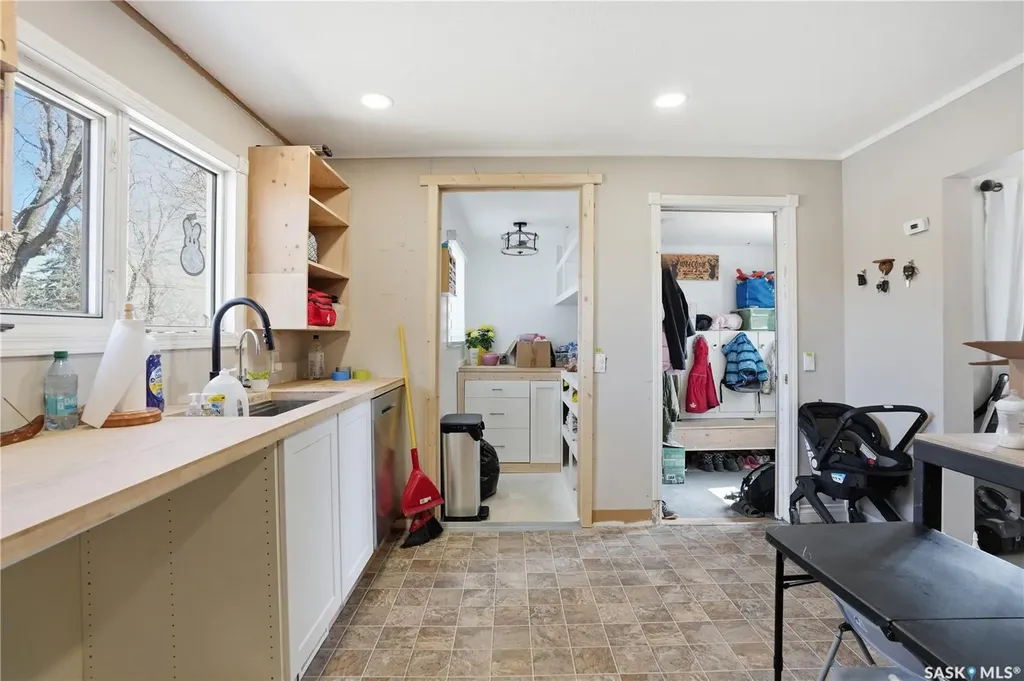 56 Iroquois Street W Moose Jaw SK S6H 5A5