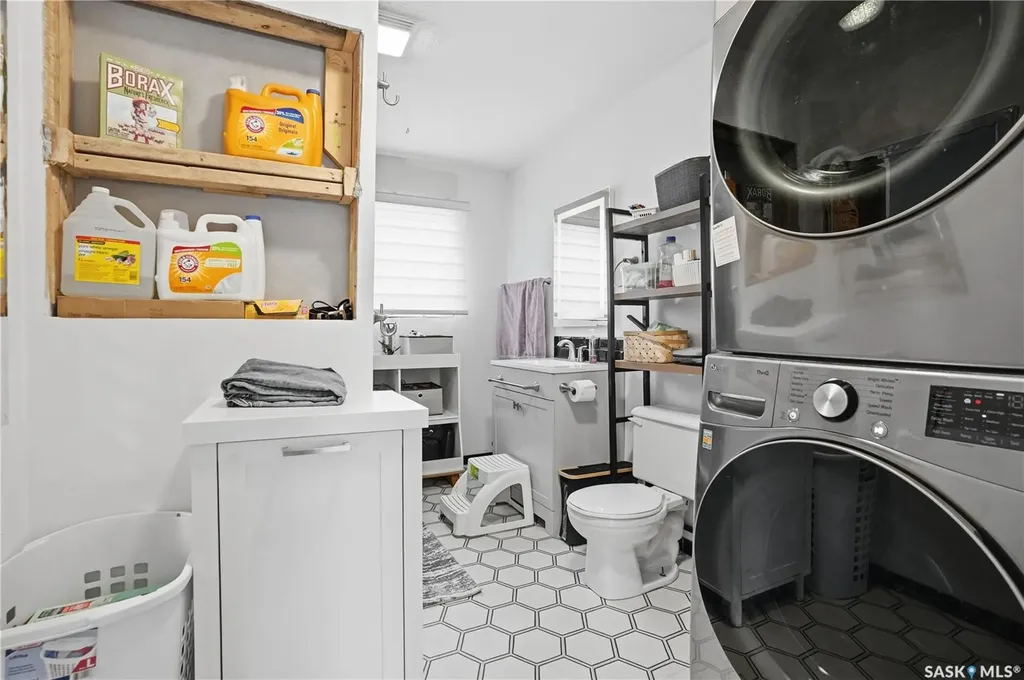 56 Iroquois Street W Moose Jaw SK S6H 5A5