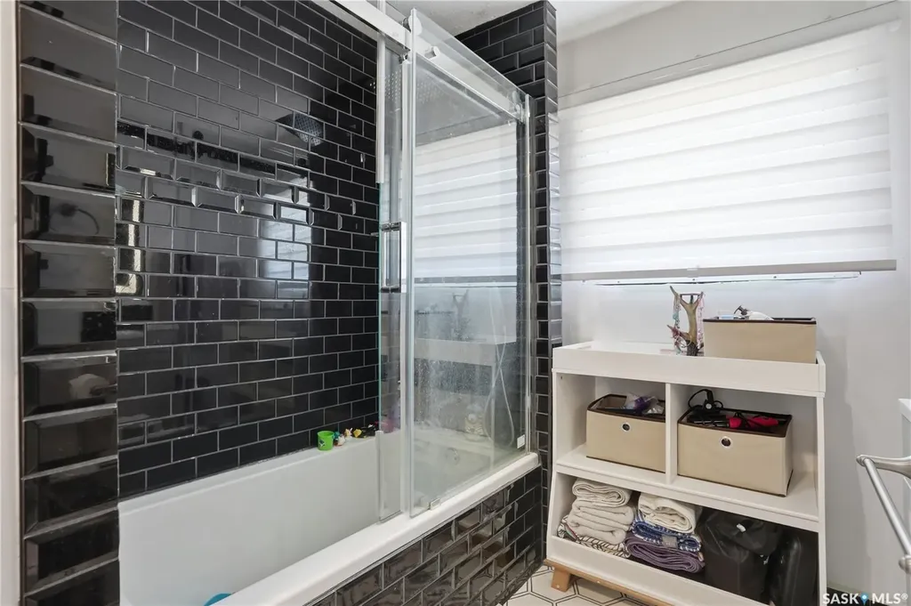 56 Iroquois Street W Moose Jaw SK S6H 5A5