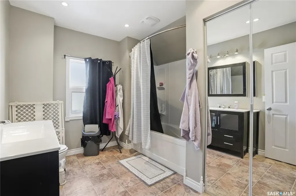 56 Iroquois Street W Moose Jaw SK S6H 5A5
