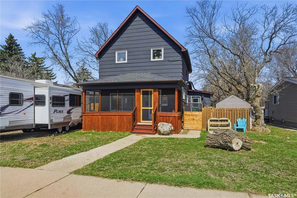 56 Iroquois Street W Moose Jaw SK S6H 5A5