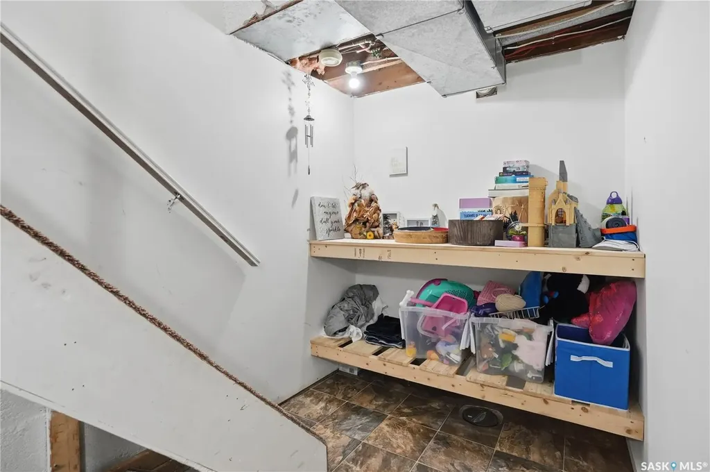 56 Iroquois Street W Moose Jaw SK S6H 5A5