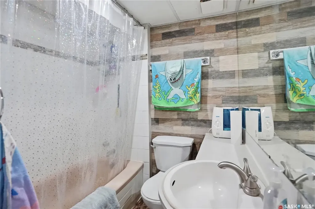 56 Iroquois Street W Moose Jaw SK S6H 5A5