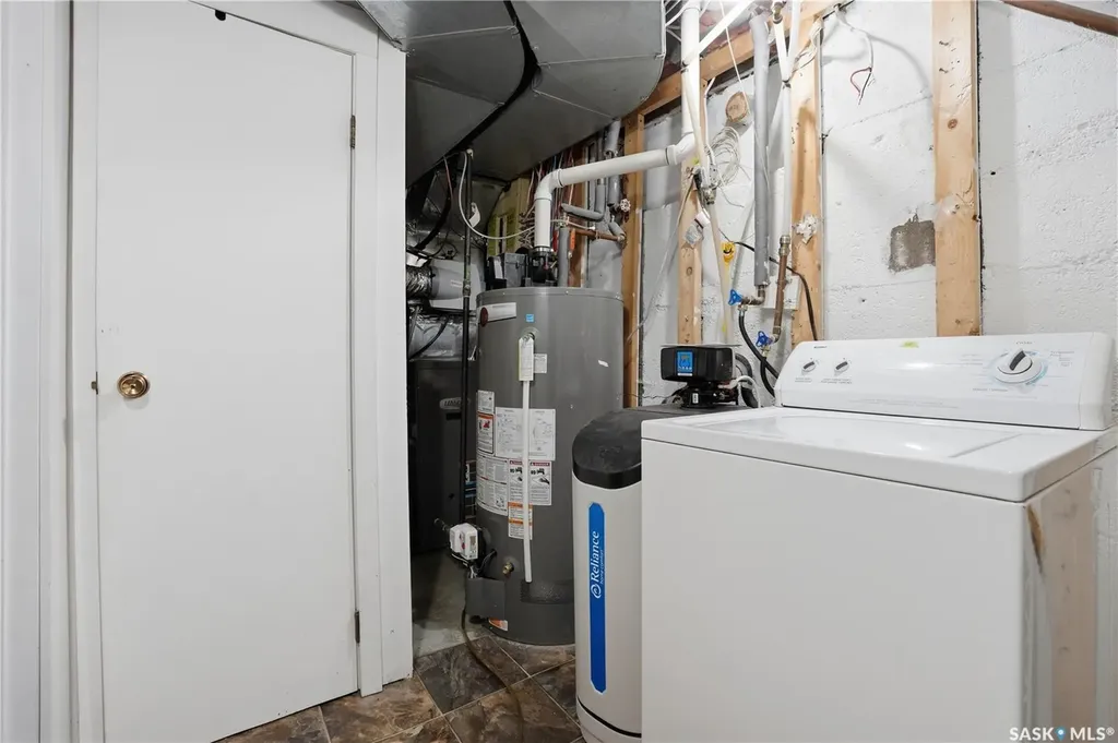 56 Iroquois Street W Moose Jaw SK S6H 5A5