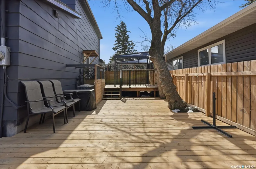 56 Iroquois Street W Moose Jaw SK S6H 5A5
