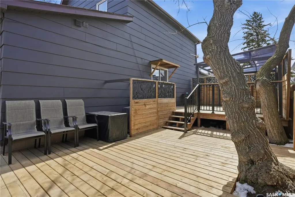 56 Iroquois Street W Moose Jaw SK S6H 5A5