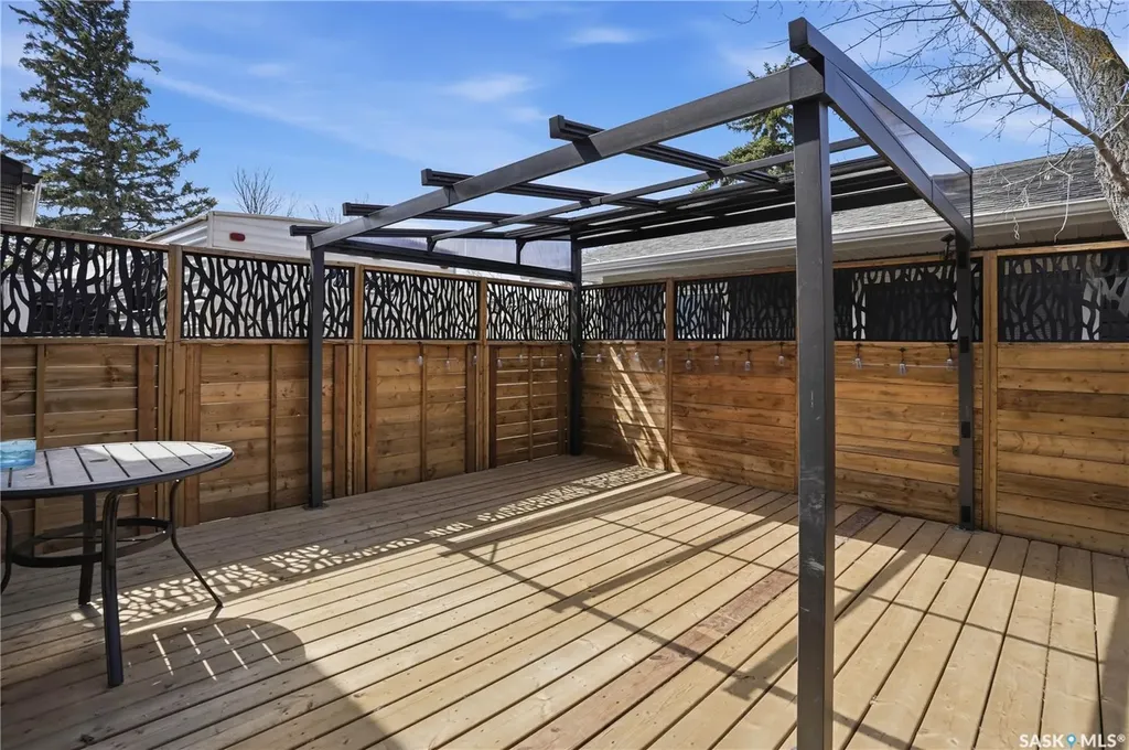 56 Iroquois Street W Moose Jaw SK S6H 5A5