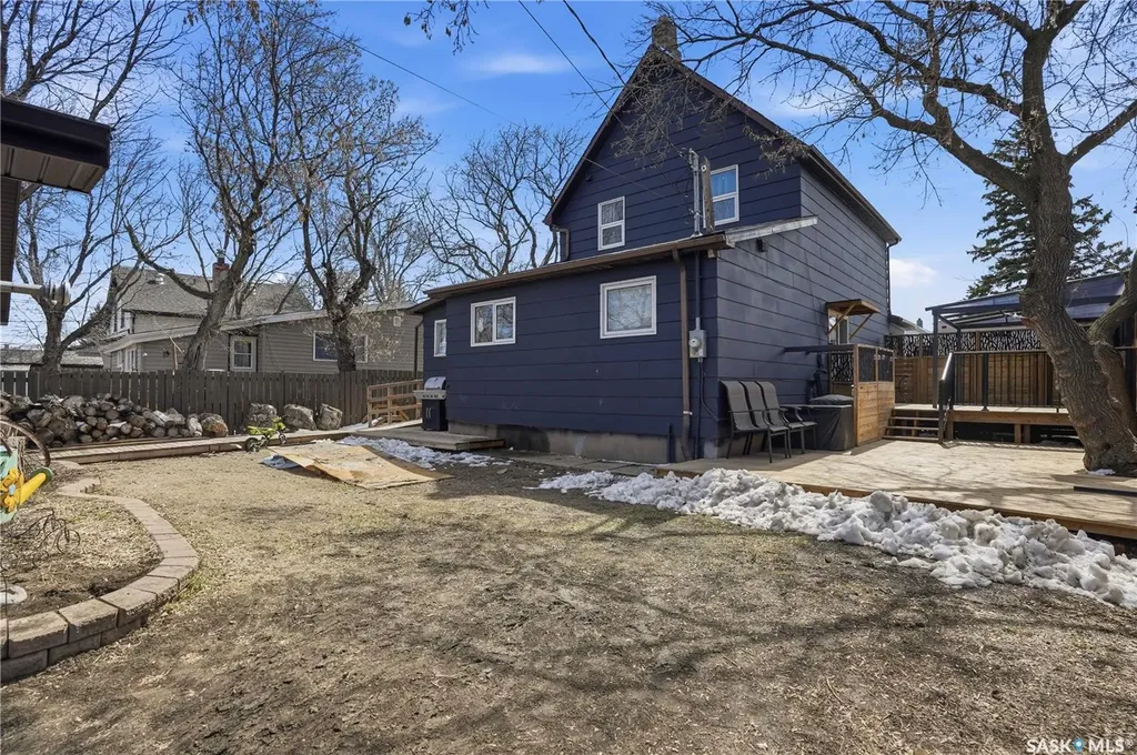 56 Iroquois Street W Moose Jaw SK S6H 5A5