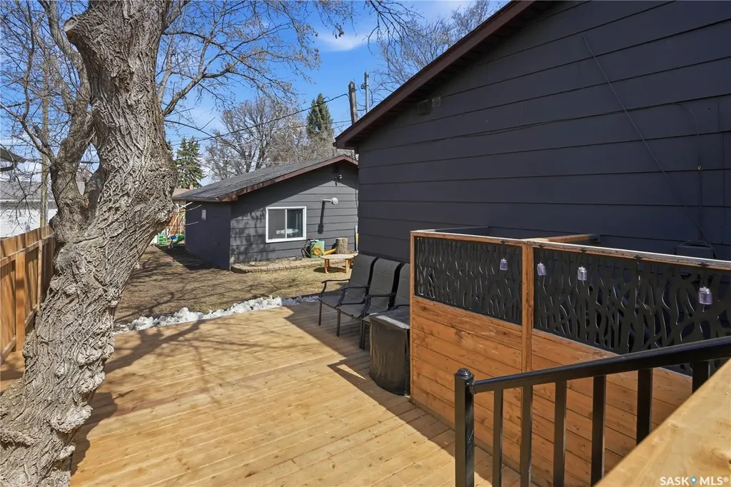 56 Iroquois Street W Moose Jaw SK S6H 5A5