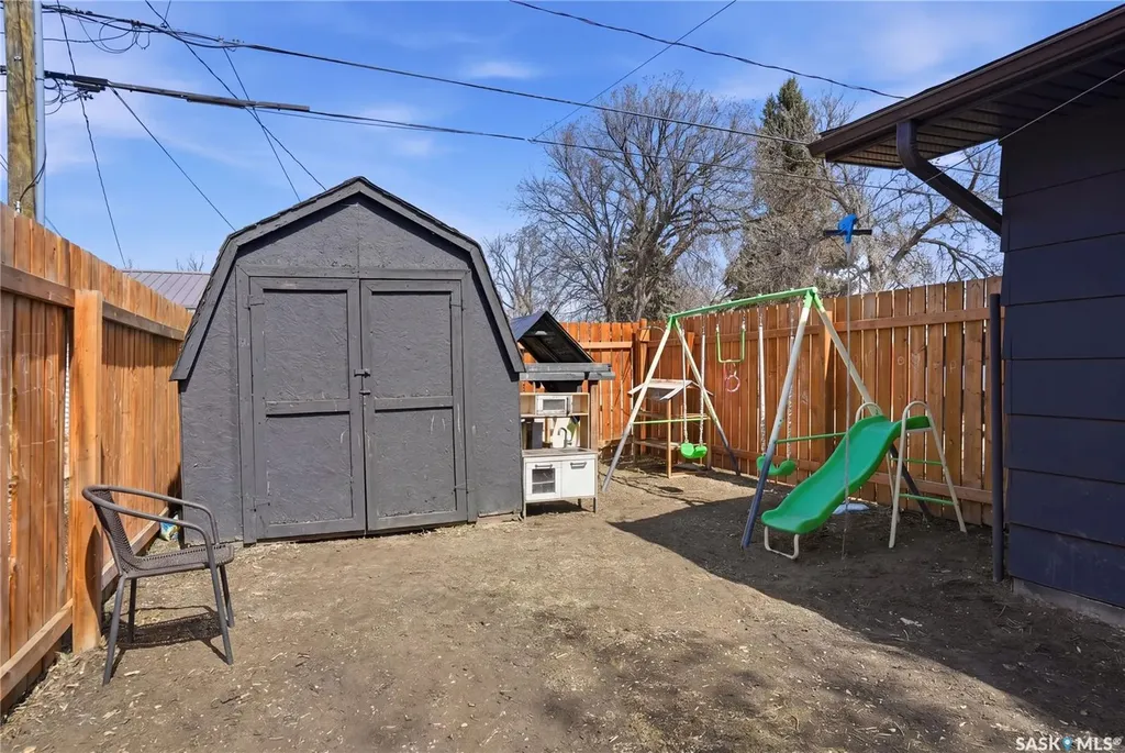 56 Iroquois Street W Moose Jaw SK S6H 5A5