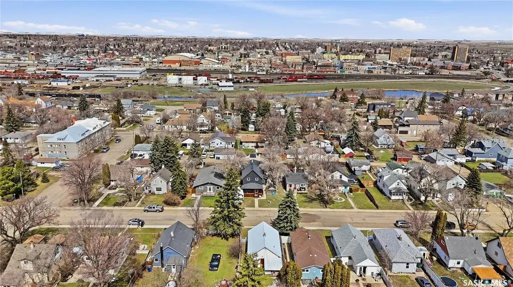 56 Iroquois Street W Moose Jaw SK S6H 5A5