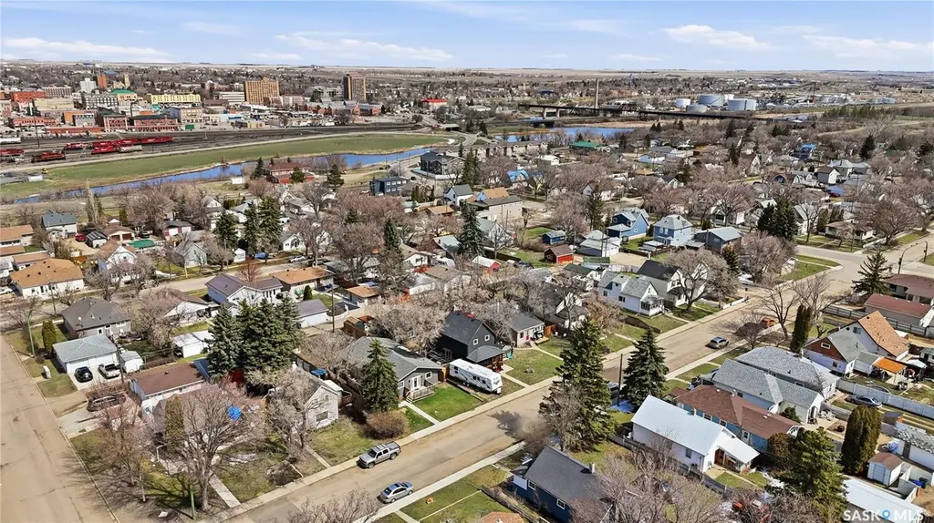 56 Iroquois Street W Moose Jaw SK S6H 5A5