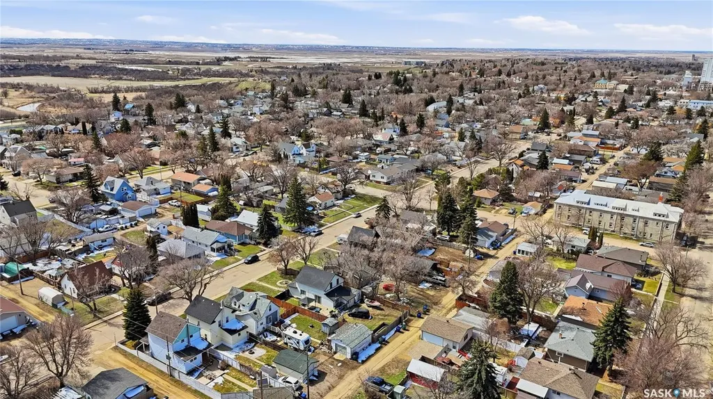 56 Iroquois Street W Moose Jaw SK S6H 5A5