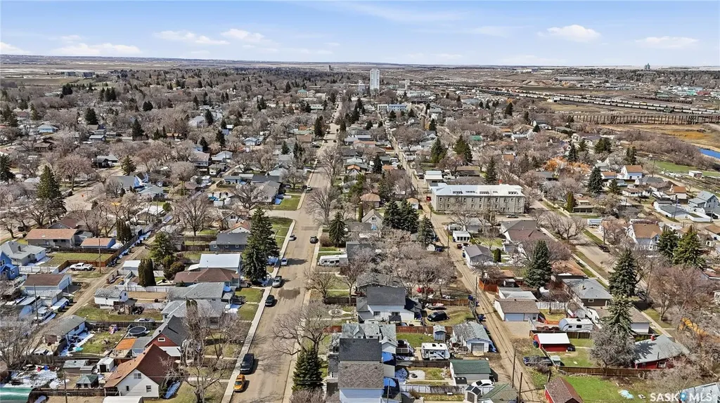 56 Iroquois Street W Moose Jaw SK S6H 5A5