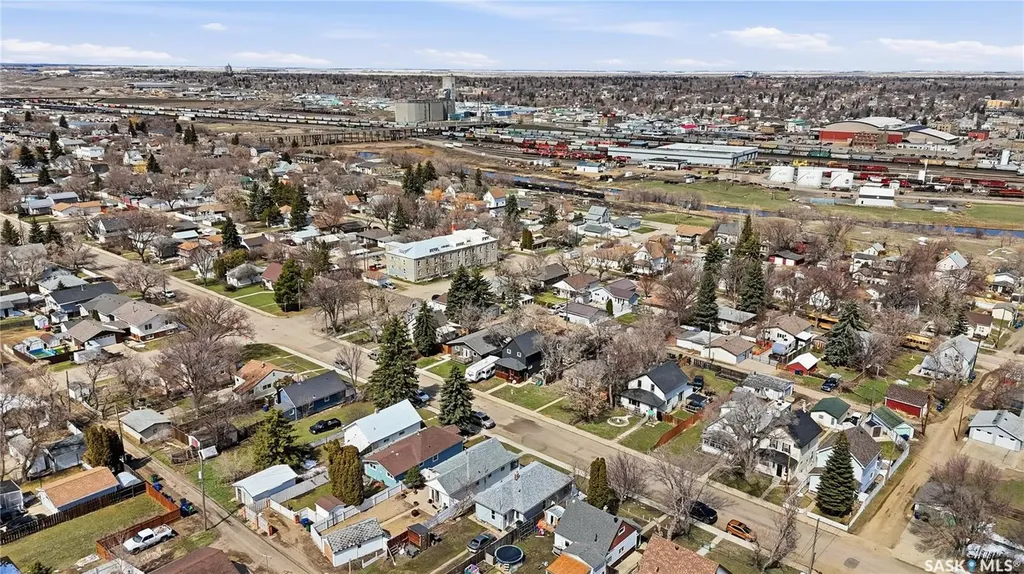 56 Iroquois Street W Moose Jaw SK S6H 5A5