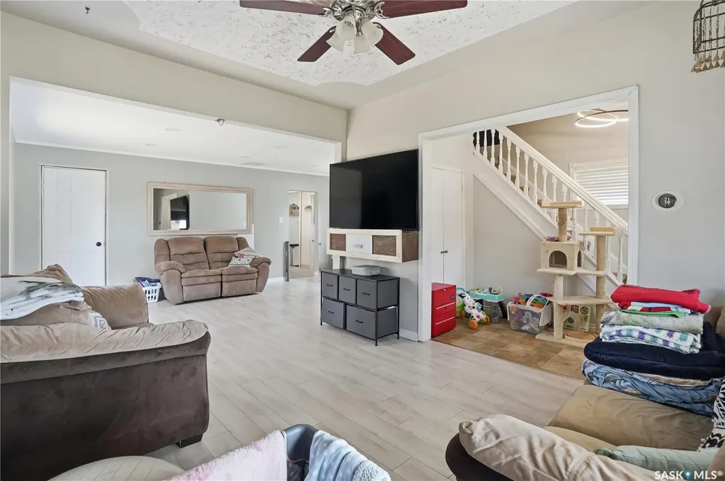 56 Iroquois Street W Moose Jaw SK S6H 5A5