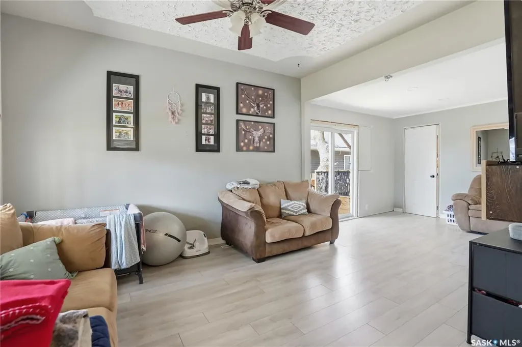 56 Iroquois Street W Moose Jaw SK S6H 5A5