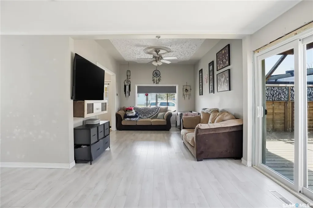 56 Iroquois Street W Moose Jaw SK S6H 5A5
