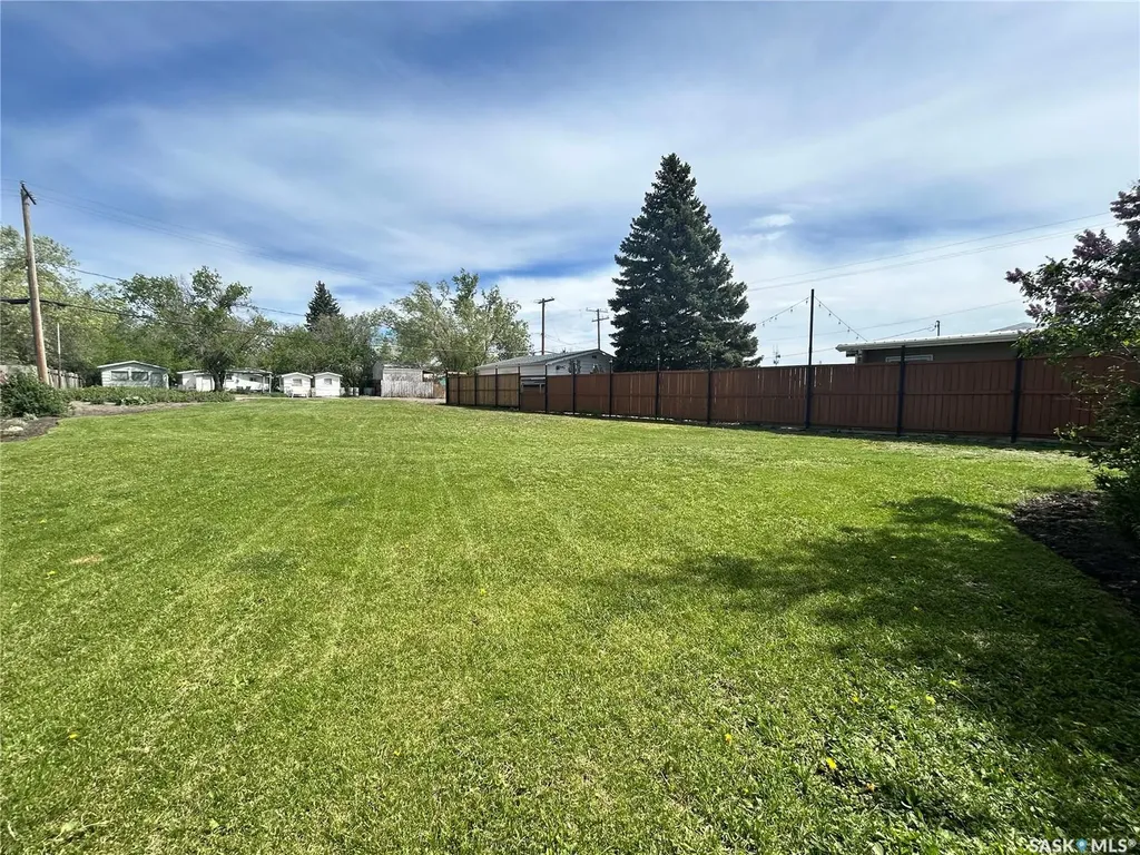 222 Osborne Avenue Regina Beach SK S0G 4C0