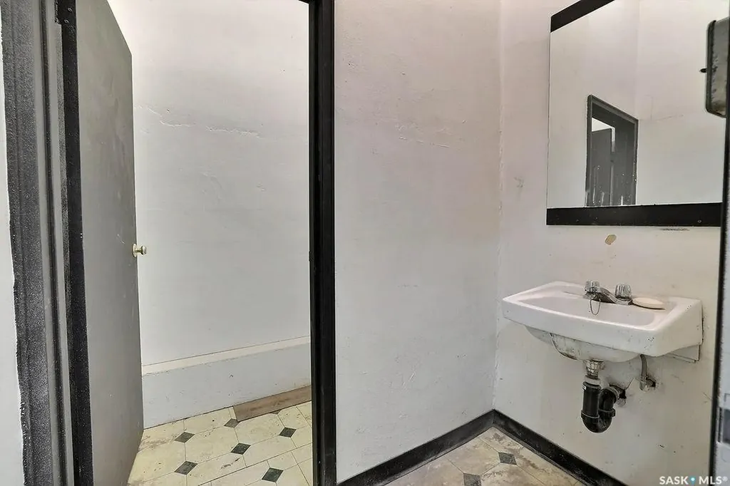 1304 Hamilton Street Regina SK S4R 2B5