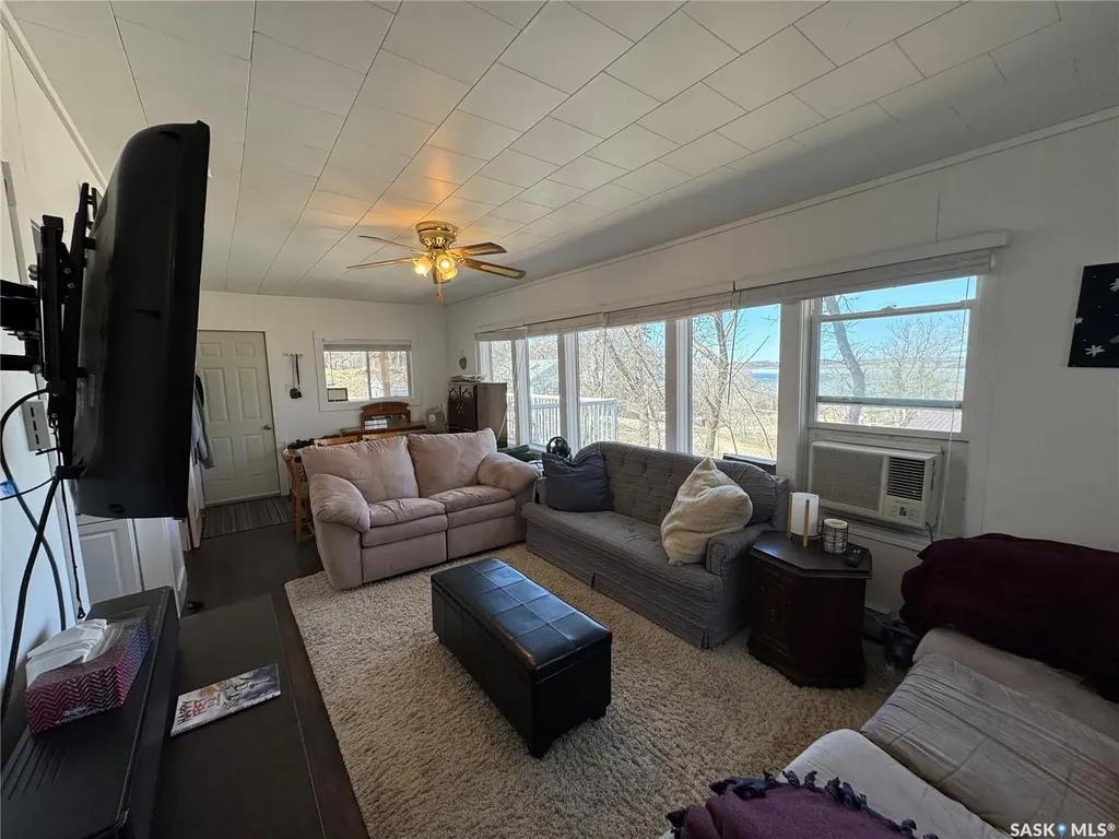 459 8th Street E Regina Beach SK S0G 4C0