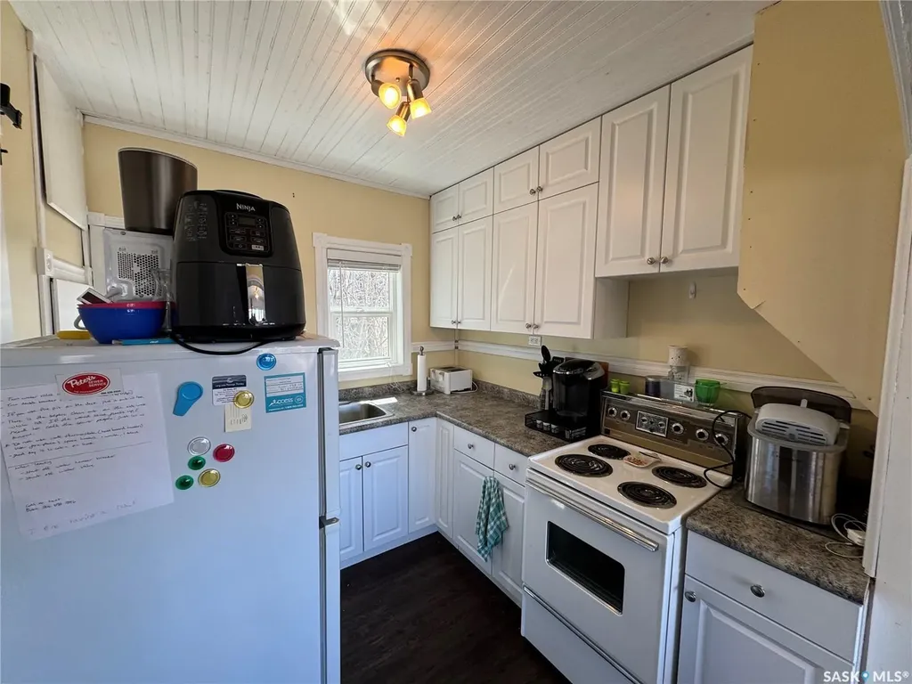 459 8th Street E Regina Beach SK S0G 4C0