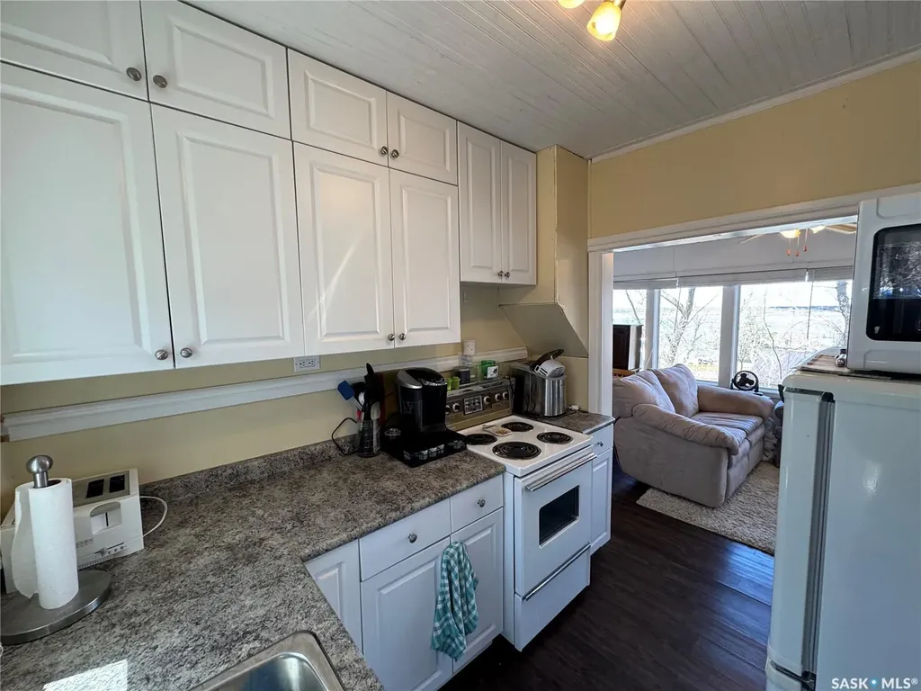 459 8th Street E Regina Beach SK S0G 4C0
