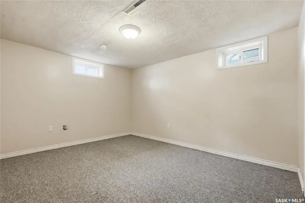 1604 Preston Avenue S Saskatoon SK S7H 2V8