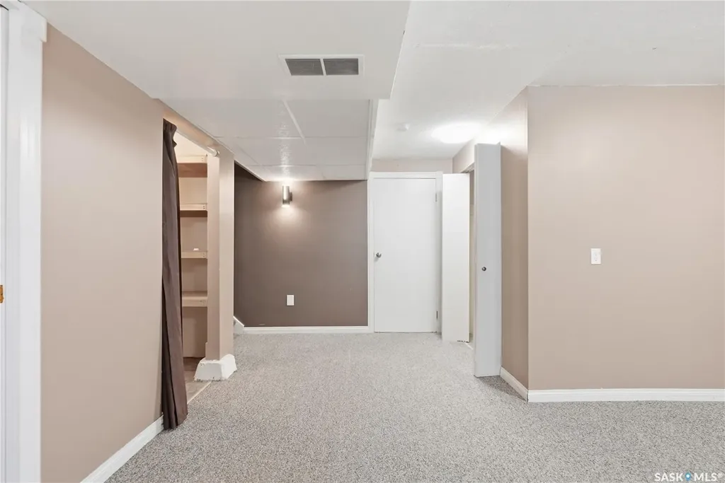 1604 Preston Avenue S Saskatoon SK S7H 2V8