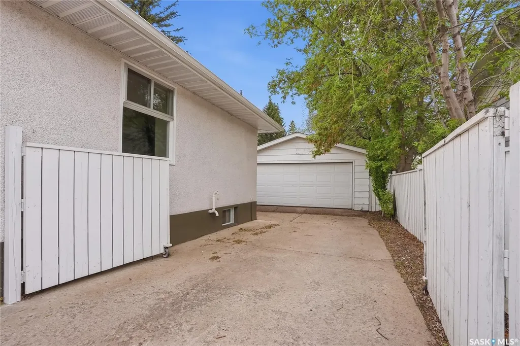 1604 Preston Avenue S Saskatoon SK S7H 2V8