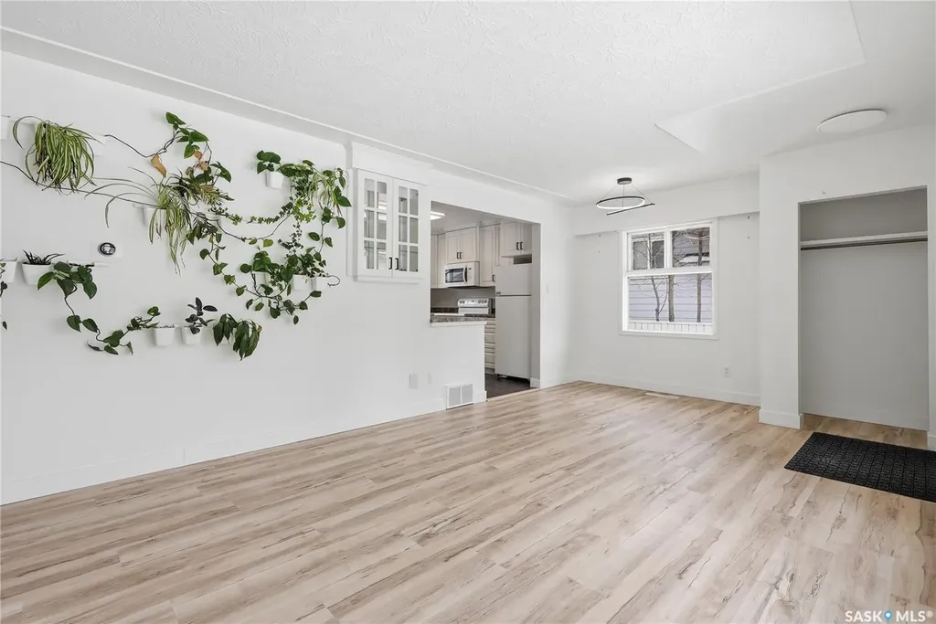1604 Preston Avenue S Saskatoon SK S7H 2V8