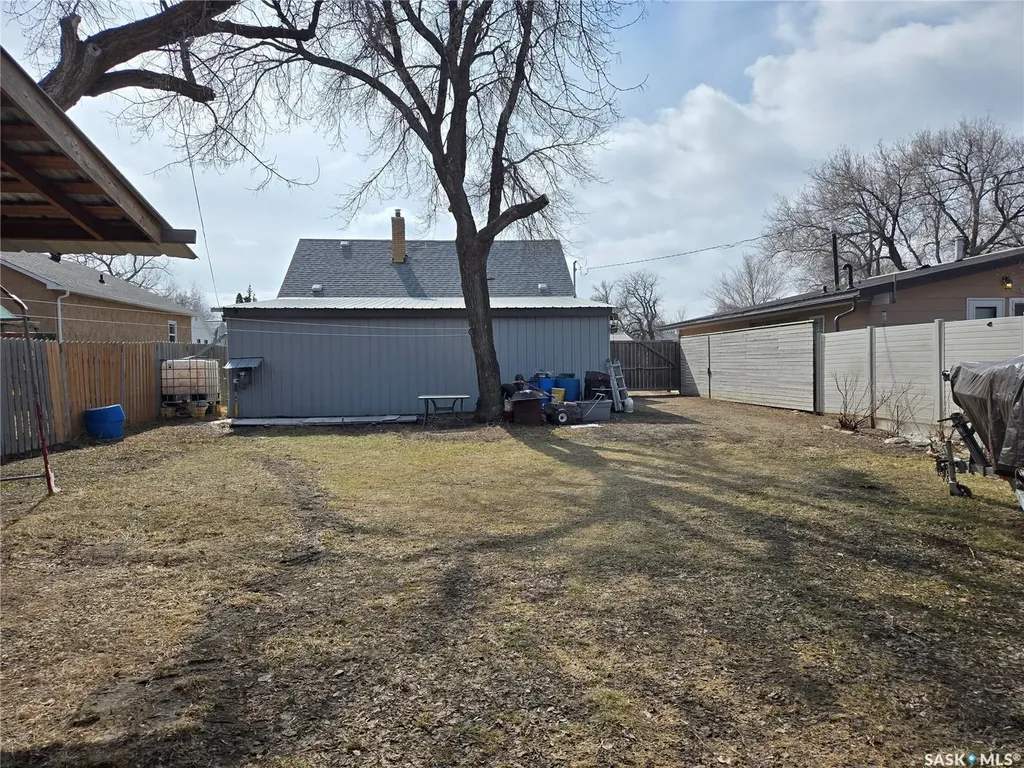 1517 3rd Street Estevan SK S4A 0S5