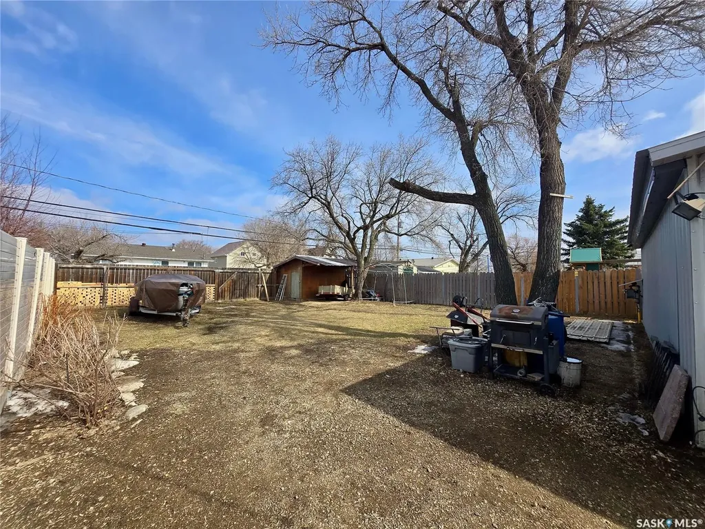 1517 3rd Street Estevan SK S4A 0S5