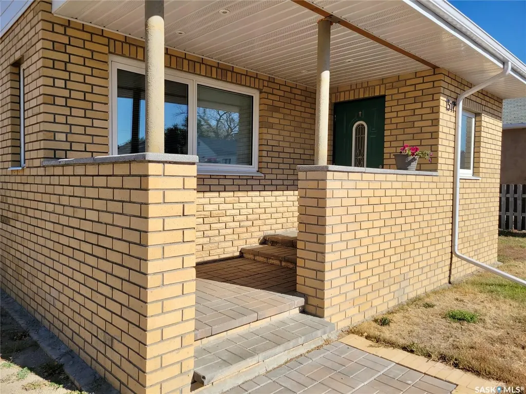 1517 3rd Street Estevan SK S4A 0S5