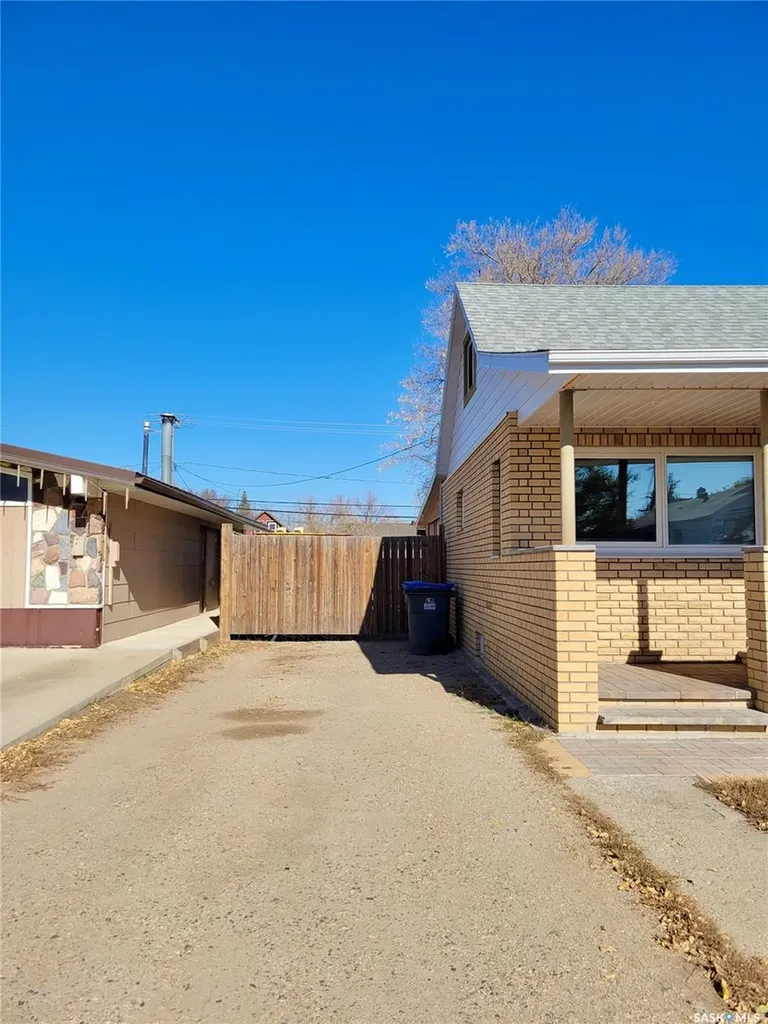 1517 3rd Street Estevan SK S4A 0S5