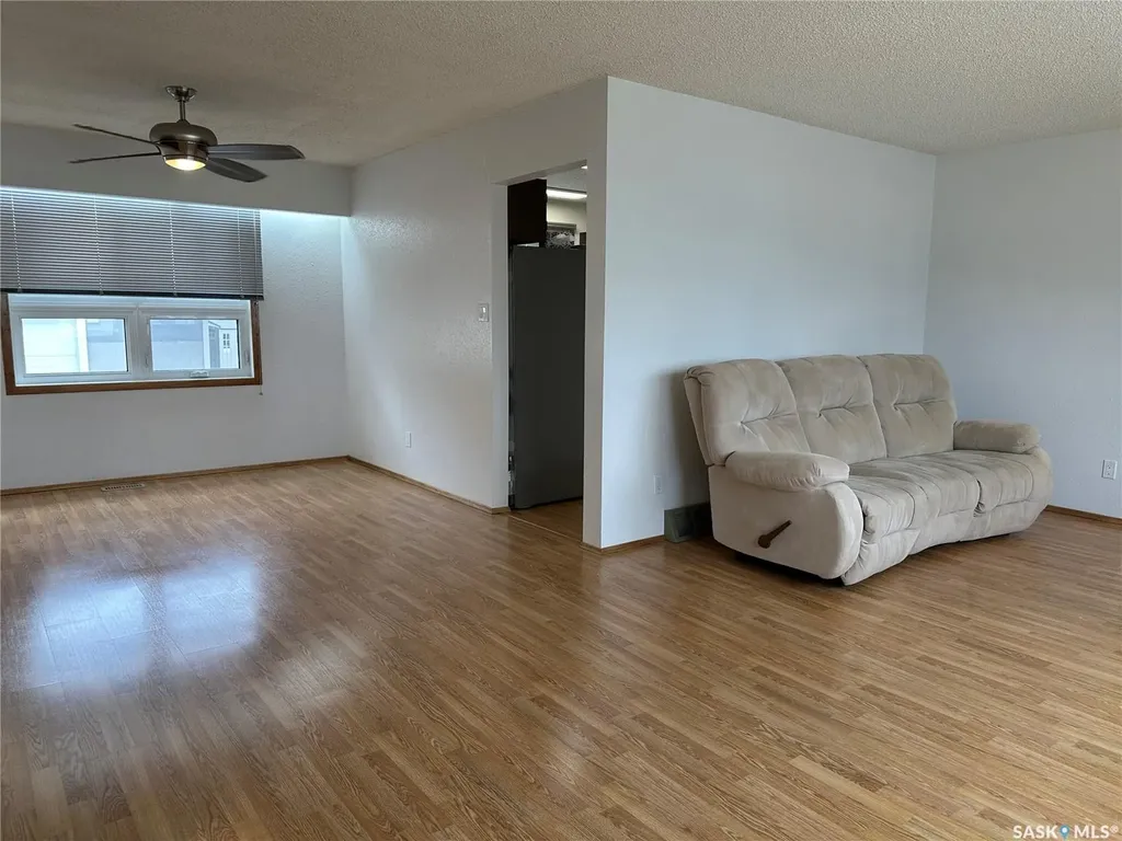 606 Staveley Crescent Weyburn SK S4H 2T6