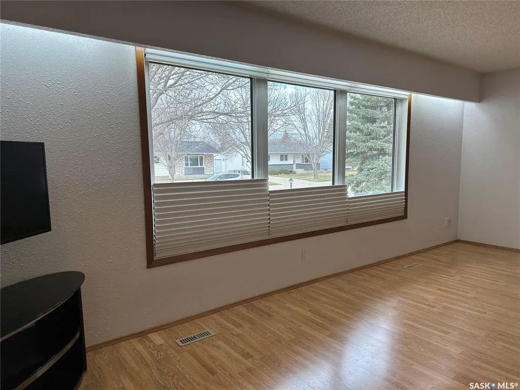 606 Staveley Crescent Weyburn SK S4H 2T6